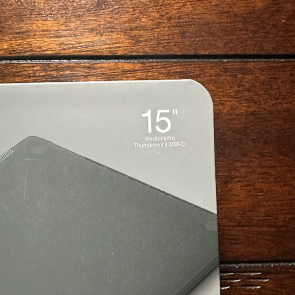 INCASE SNAP JACKET FOR MACBOOK 15 inches USB-C Thunderbolt. - Picture 7 of 12